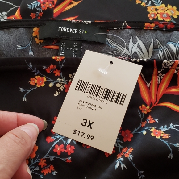 Forever 21 Floral summer dress with slit - Picture 6 of 9